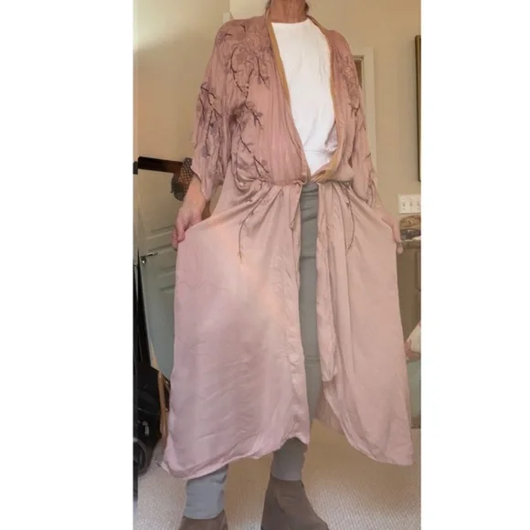 Magnolia Pearl Embroidered Sinchu Kimono - Picture 9 of 11